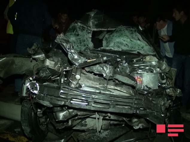 В Загатале столкнулись легковой и грузовой автомобили, двое раненых